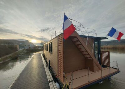 Arrière ou poupe du House Bateau, permettant d'accueillir facilement des vélos à assistance électrique