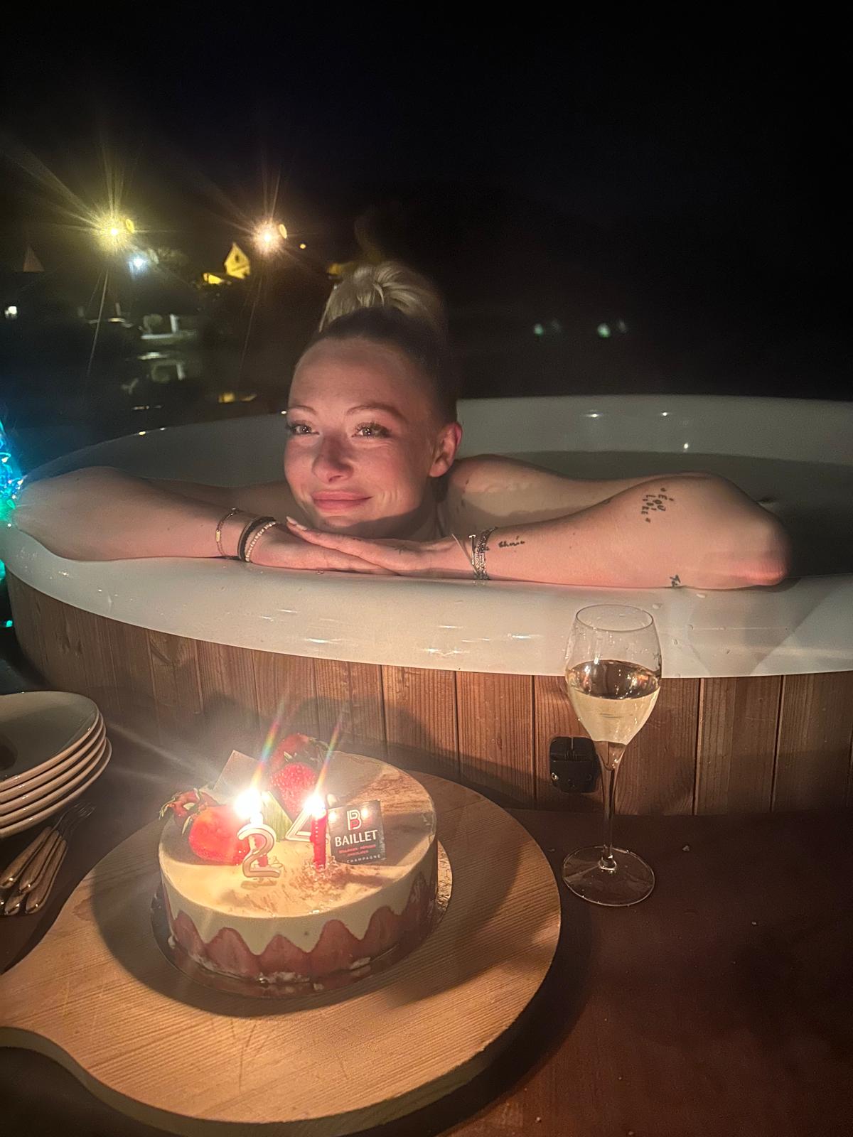 Anniversaire à bord d'un bateau lors d'une croisière en Champagne